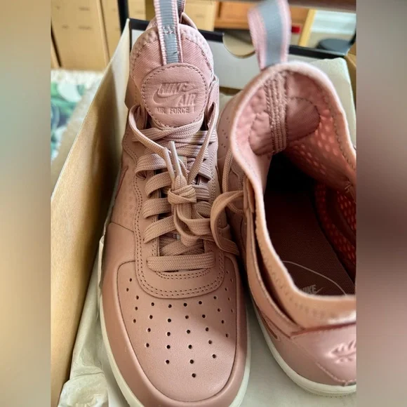 Nike Women's Blush Pink Air Force 1 Sneakers 7.5 - Picture 5 of 5